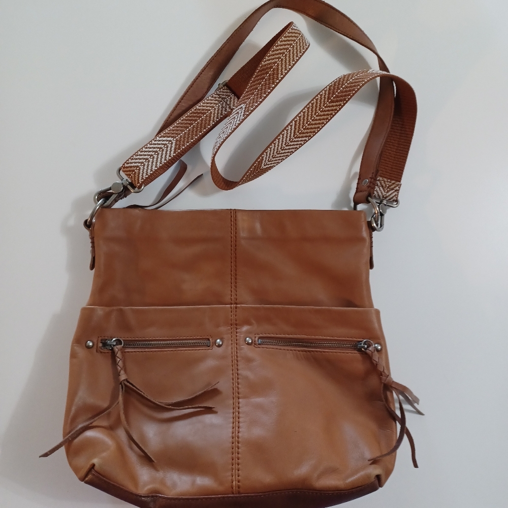 The Sak Ashland Bucket Tan/ Tobacco Leather Crossbody Bucket Bag